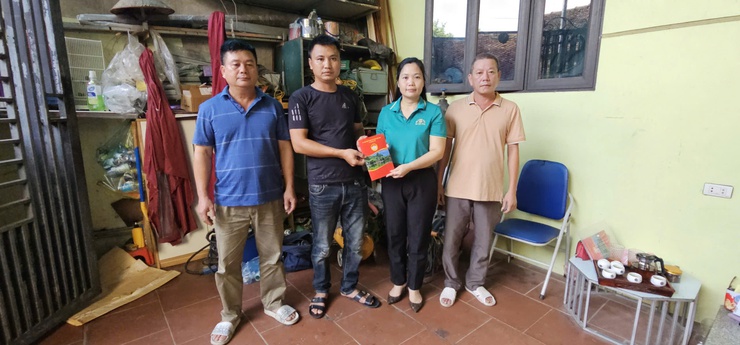 Ủy ban MTTQ xã Quốc Oai trao quà hỗ trợ các gia đình khó khăn nhân kỷ niệm 80 năm Cách mạng Tháng Tám và Quốc khánh 2/9- Ảnh 7.