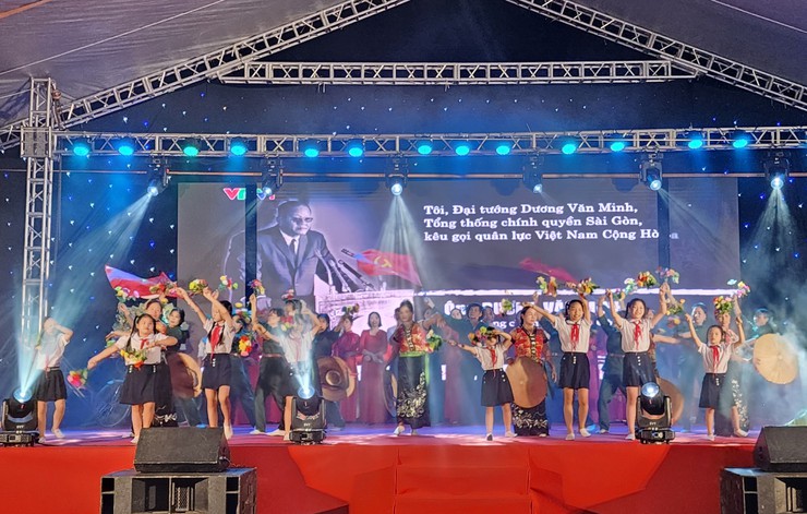 Rực rỡ Chương trình nghệ thuật "Rạng rỡ non sông – vinh quang Nhân dân – tự hào Hà Nội"- Ảnh 7.
