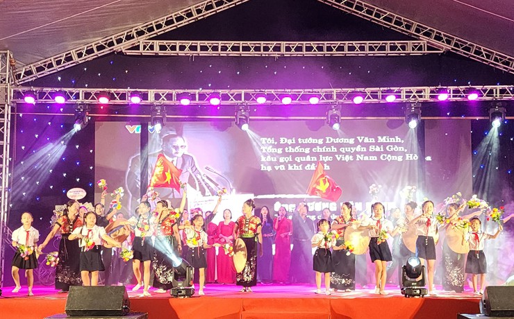 Rực rỡ Chương trình nghệ thuật "Rạng rỡ non sông – vinh quang Nhân dân – tự hào Hà Nội"- Ảnh 8.
