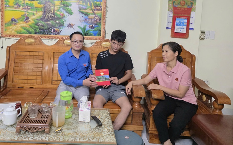 Ủy ban MTTQ xã Quốc Oai trao quà hỗ trợ các gia đình khó khăn nhân kỷ niệm 80 năm Cách mạng Tháng Tám và Quốc khánh 2/9- Ảnh 8.