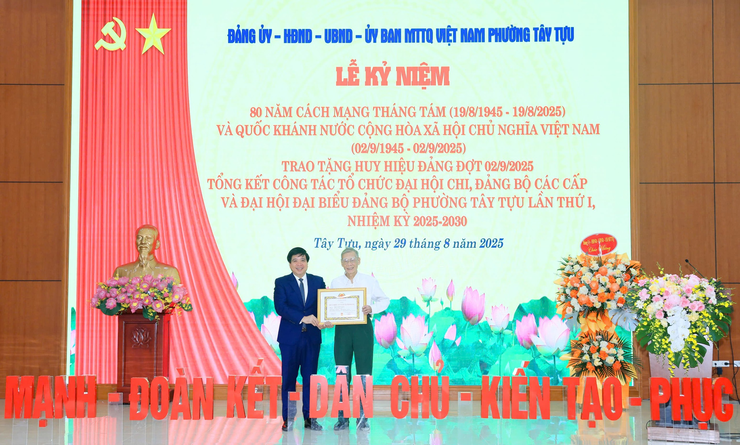 Phường Tây Tựu tổ chức Lễ kỷ niệm 80 năm Cách mạng Tháng Tám thành công và Quốc khánh 2/9- Ảnh 2.