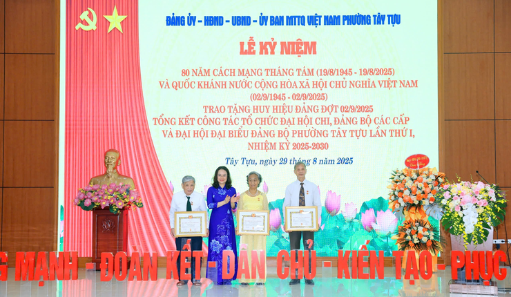 Phường Tây Tựu tổ chức Lễ kỷ niệm 80 năm Cách mạng Tháng Tám thành công và Quốc khánh 2/9- Ảnh 3.