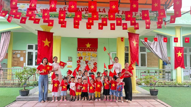 Sơn Tây rực rỡ cờ hoa chào mừng Quốc khánh- Ảnh 3.