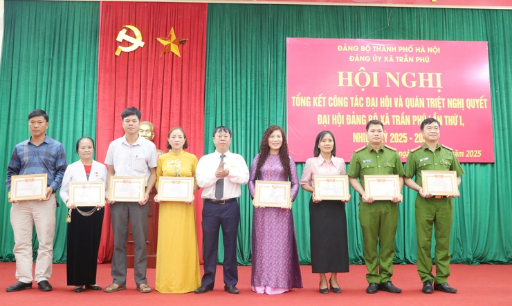 Đảng uỷ xã Trần Phú khen thưởng 11 tập thể, 28 cá nhân xuất sắc- Ảnh 5.