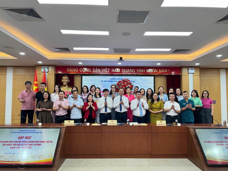 Phường Đống Đa tổ chức gặp mặt kỷ niệm 80 năm Ngày truyền thống của các ngành- Ảnh 2.