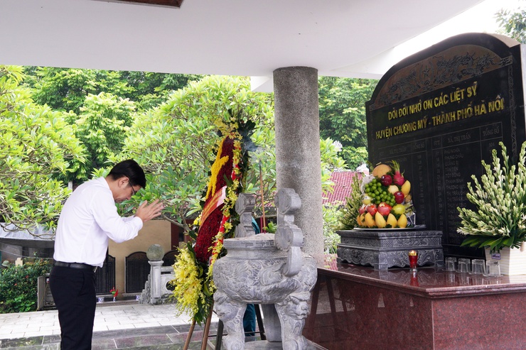 Phường Chương Mỹ tổ chức Lễ dâng hương tưởng niệm các Anh hùng Liệt sĩ nhân dịp Quốc khánh 2/9- Ảnh 1.