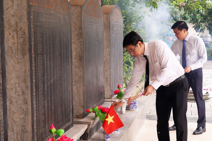 Phường Chương Mỹ tổ chức Lễ dâng hương tưởng niệm các Anh hùng Liệt sĩ nhân dịp Quốc khánh 2/9- Ảnh 3.