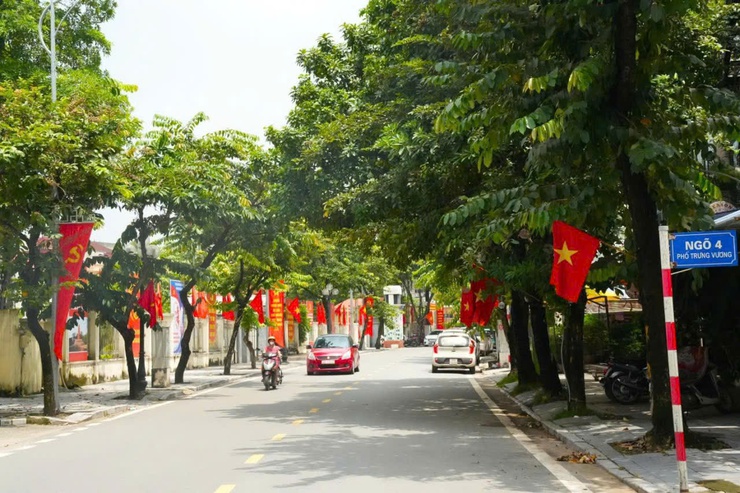 Sơn Tây rực rỡ cờ hoa chào mừng Quốc khánh- Ảnh 2.