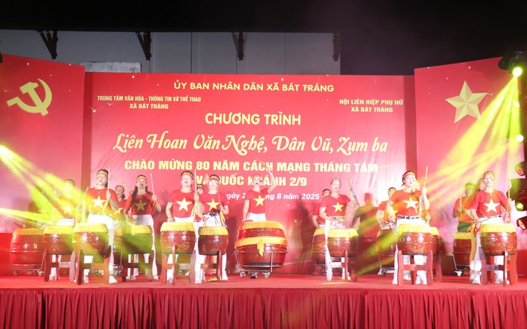 Sôi động Liên hoan văn nghệ, dân vũ, zumba chào mừng kỷ niệm 80 năm cách mạng tháng Tám và Quốc khánh Nước cộng hoà XHCN Việt Nam 2/9- Ảnh 3.