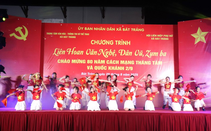 Sôi động Liên hoan văn nghệ, dân vũ, zumba chào mừng kỷ niệm 80 năm cách mạng tháng Tám và Quốc khánh Nước cộng hoà XHCN Việt Nam 2/9- Ảnh 7.