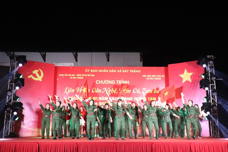 Sôi động Liên hoan văn nghệ, dân vũ, zumba chào mừng kỷ niệm 80 năm cách mạng tháng Tám và Quốc khánh Nước cộng hoà XHCN Việt Nam 2/9- Ảnh 8.
