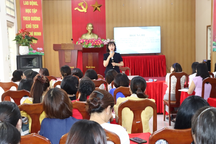 Hội nghị hướng dẫn công tác ATTP và tổ chức bữa ăn bán trú tại các trường trên địa bàn xã Phú Xuyên năm học 2025 - 2026- Ảnh 1.