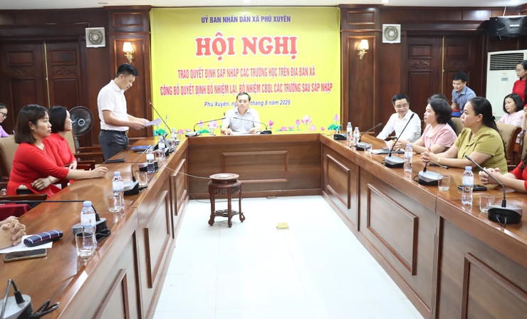 Hội nghị công bố và trao quyết định sáp nhập các nhà trường và bổ nhiệm lãnh đạo quản lý- Ảnh 1.
