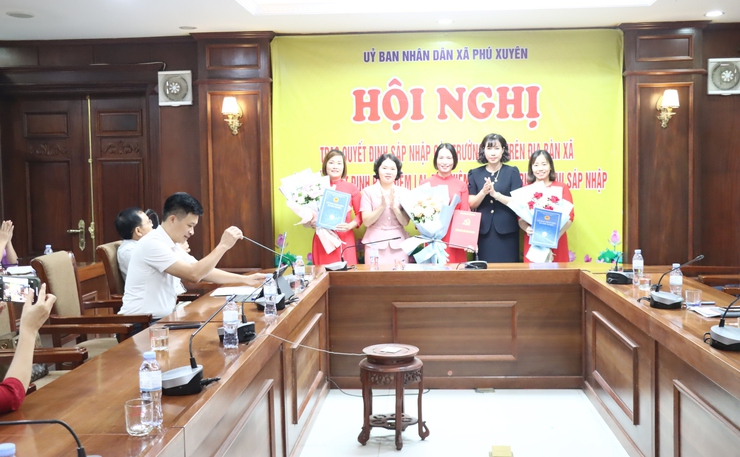 Hội nghị công bố và trao quyết định sáp nhập các nhà trường và bổ nhiệm lãnh đạo quản lý- Ảnh 3.