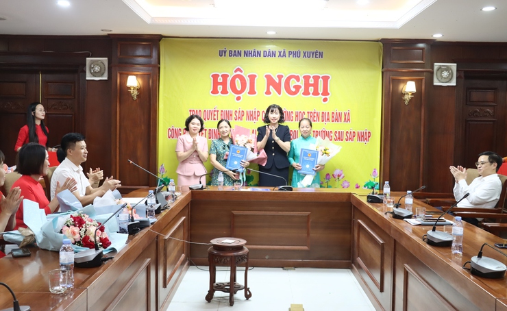 Hội nghị công bố và trao quyết định sáp nhập các nhà trường và bổ nhiệm lãnh đạo quản lý- Ảnh 5.