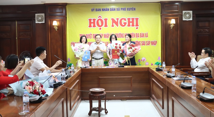 Hội nghị công bố và trao quyết định sáp nhập các nhà trường và bổ nhiệm lãnh đạo quản lý- Ảnh 6.