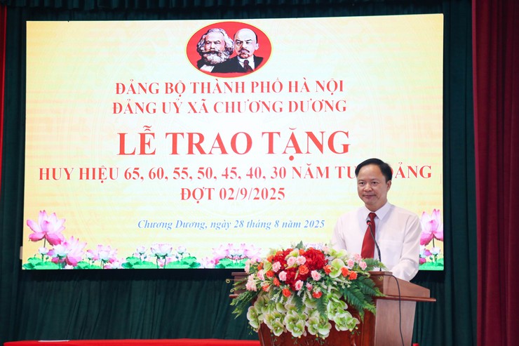 Xã Chương Dương: 39 đảng viên vinh dự được trao tặng Huy hiệu Đảng đợt 2/9- Ảnh 6.