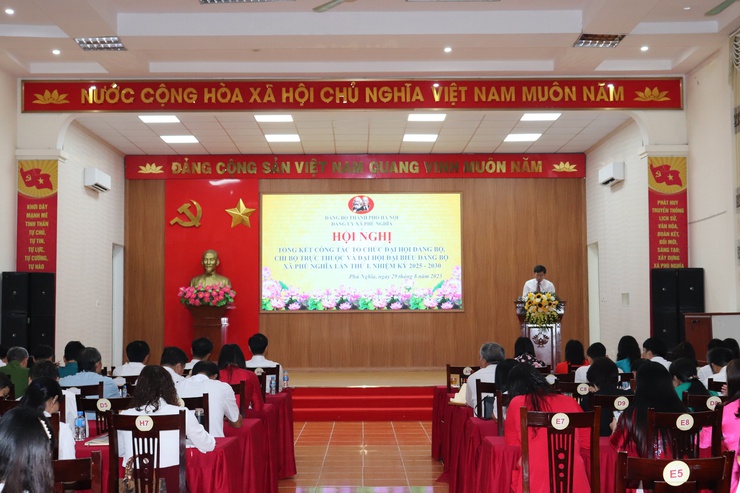 Đảng bộ xã Phú Nghĩa tổ chức Lễ trao tặng huy hiệu Đảng đợt 02/9/2025; Tổng kết công tác tổ chức Đại hội đại biểu Đảng bộ xã lần thứ I, nhiệm kỳ 2025 - 2030; Quán triệt Nghị quyết Đại hội Đảng bộ xã- Ảnh 12.