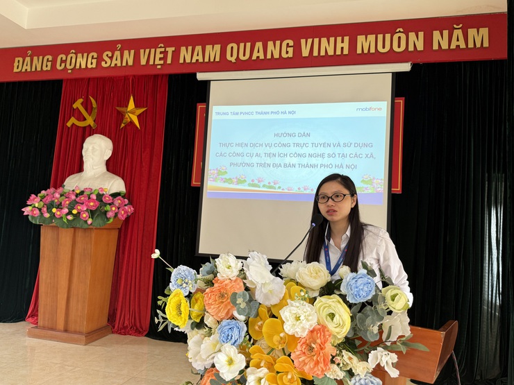 Phường Kiến Hưng tổ chức hội nghị hướng dẫn, hỗ trợ sử dụng các nền tảng số (iHanoi, VNeID, Cổng Dịch vụ công Quốc gia) tiếp cận dịch vụ công trực tuyến và sử dụng các công cụ AI, tiện ích công nghệ số- Ảnh 2.