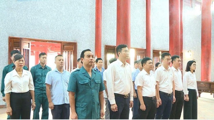 Xã Phúc Thọ tổ chức các Đoàn thăm, viếng nghĩa trang Liệt sĩ nhân kỷ niệm 80 năm Ngày Quốc khánh 2/9- Ảnh 1.