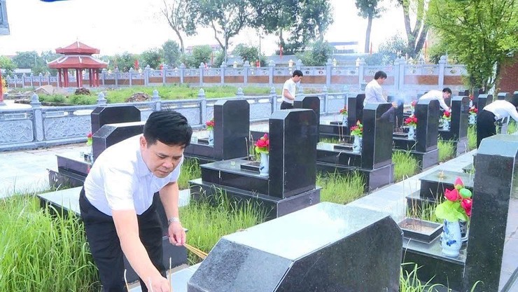 Xã Phúc Thọ tổ chức các Đoàn thăm, viếng nghĩa trang Liệt sĩ nhân kỷ niệm 80 năm Ngày Quốc khánh 2/9- Ảnh 5.