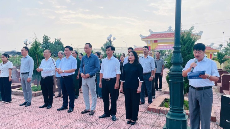 Xã Phúc Thọ tổ chức các Đoàn thăm, viếng nghĩa trang Liệt sĩ nhân kỷ niệm 80 năm Ngày Quốc khánh 2/9- Ảnh 7.