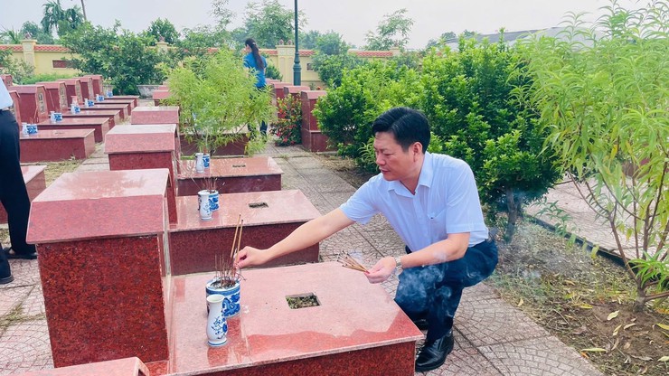 Xã Phúc Thọ tổ chức các Đoàn thăm, viếng nghĩa trang Liệt sĩ nhân kỷ niệm 80 năm Ngày Quốc khánh 2/9- Ảnh 8.