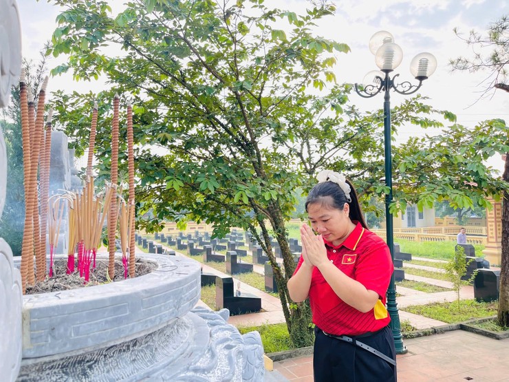 Xã Phúc Thọ tổ chức các Đoàn thăm, viếng nghĩa trang Liệt sĩ nhân kỷ niệm 80 năm Ngày Quốc khánh 2/9- Ảnh 12.
