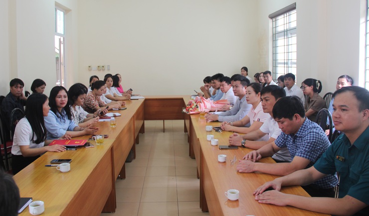 Thạch Thất công bố Quyết định tiếp nhận chi bộ cơ sở Trạm Dịch vụ nông nghiệp Thạch Thất- Ảnh 6.
