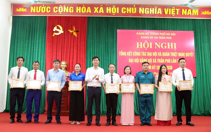 Đảng uỷ xã Trần Phú khen thưởng 11 tập thể, 28 cá nhân xuất sắc- Ảnh 3.