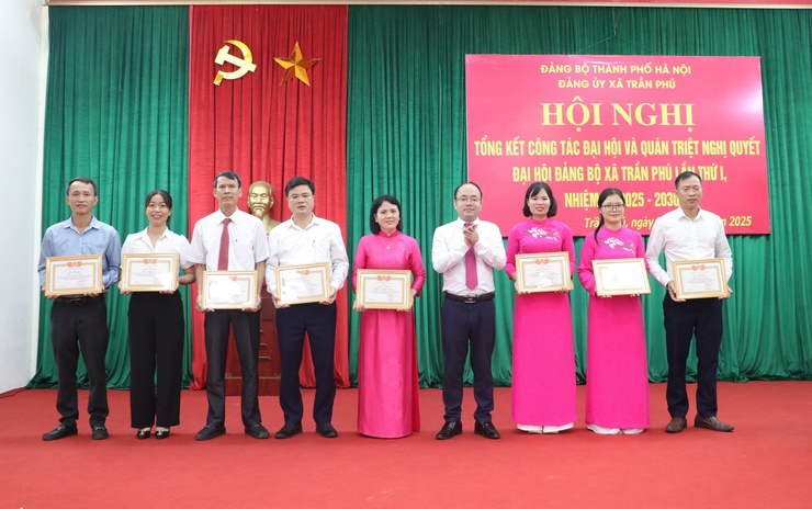 Đảng uỷ xã Trần Phú khen thưởng 11 tập thể, 28 cá nhân xuất sắc- Ảnh 4.