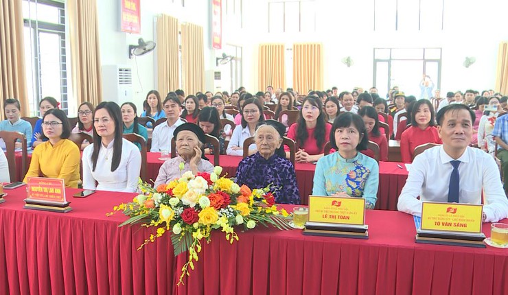 Xã Phúc Lộc trang trọng tổ chức Lễ kỷ niệm 80 năm Cách mạng Tháng Tám (19/8/1945 – 19/8/2025) và Quốc khánh (2/9/1945 – 2/9/2025); Khen thưởng điển hình tiên tiến tiến tới Đại hội thi đua yêu nước TP Hà Nội giai đoạn 2025 – 2030- Ảnh 1.
