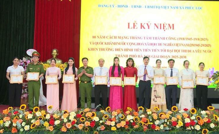 Xã Phúc Lộc trang trọng tổ chức Lễ kỷ niệm 80 năm Cách mạng Tháng Tám (19/8/1945 – 19/8/2025) và Quốc khánh (2/9/1945 – 2/9/2025); Khen thưởng điển hình tiên tiến tiến tới Đại hội thi đua yêu nước TP Hà Nội giai đoạn 2025 – 2030- Ảnh 11.