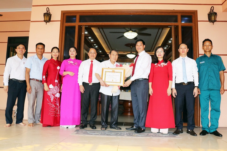 Đảng ủy xã Quảng Bị long trọng trao Huy hiệu Đảng cho 47 đảng viên đợt 02/9- Ảnh 12.