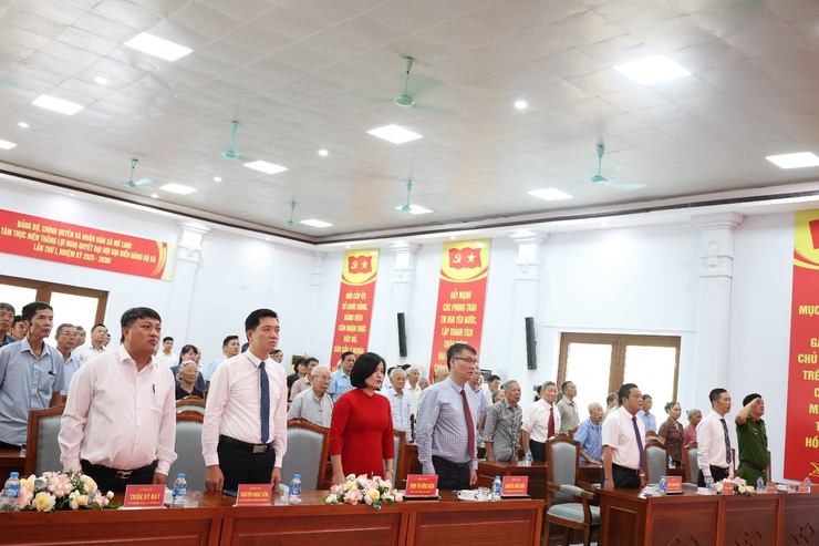 Xã Mê Linh tổ chức Lễ trao Huy hiệu Đảng đợt 2/9/2025- Ảnh 1.