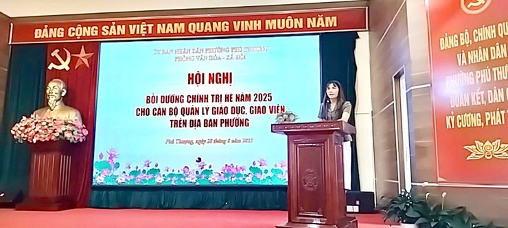PHƯỜNG PHÚ THƯỢNG TỔ CHỨC LỚP BỒI DƯỠNG CHÍNH TRỊ HÈ NĂM 2025- Ảnh 2.