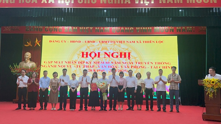 Hội nghị gặp mặt nhân dịp kỷ niệm 80 năm ngày truyền thống ngành Nội vụ - Tư pháp – Văn hóa – Văn phòng – Tài chính (28/8/1945 – 28/8/2025)- Ảnh 8.