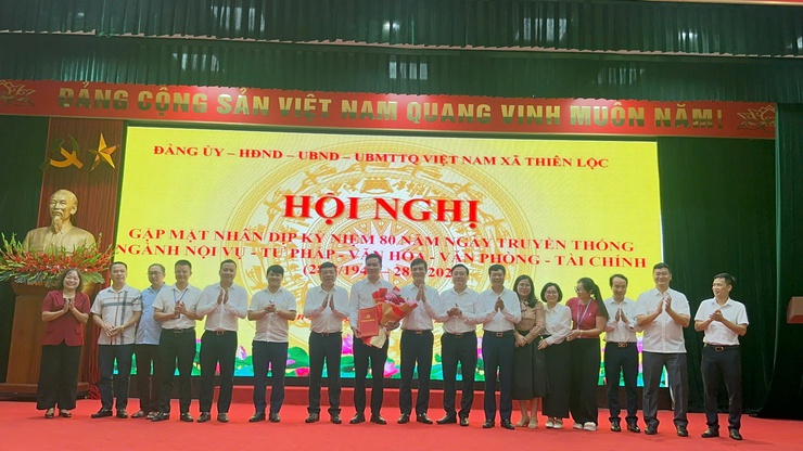 Hội nghị gặp mặt nhân dịp kỷ niệm 80 năm ngày truyền thống ngành Nội vụ - Tư pháp – Văn hóa – Văn phòng – Tài chính (28/8/1945 – 28/8/2025)- Ảnh 6.