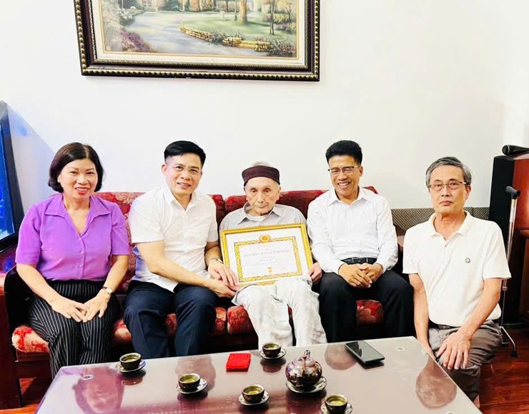 ĐẢNG BỘ PHƯỜNG ĐÔNG NGẠC TỔ CHỨC LỄ KỶ NIỆM 80 NĂM CÁCH MẠNG THÁNG TÁM THÀNH CÔNG (19/8/1945 – 19/8/2025), QUỐC KHÁNH NƯỚC CỘNG HÒA XHCN VIỆT NAM (02/9/1945 – 02/9/2025) VÀ TRAO TẶNG HUY HIỆU ĐẢNG ĐỢT 02/9/2025- Ảnh 19.