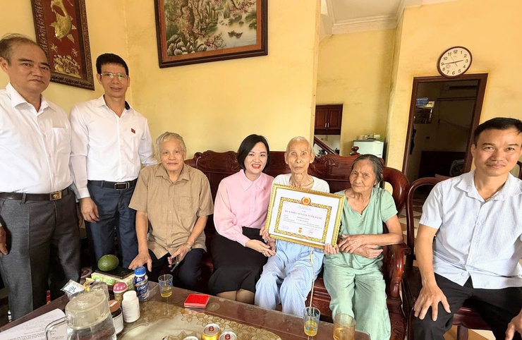 ĐẢNG BỘ PHƯỜNG ĐÔNG NGẠC TỔ CHỨC LỄ KỶ NIỆM 80 NĂM CÁCH MẠNG THÁNG TÁM THÀNH CÔNG (19/8/1945 – 19/8/2025), QUỐC KHÁNH NƯỚC CỘNG HÒA XHCN VIỆT NAM (02/9/1945 – 02/9/2025) VÀ TRAO TẶNG HUY HIỆU ĐẢNG ĐỢT 02/9/2025- Ảnh 18.