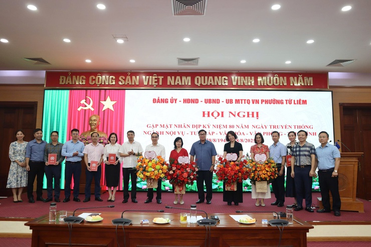 Hội nghị gặp mặt kỷ niệm 80 năm Ngày truyền thống ngành Nội vụ - Tư pháp - Văn hóa - Văn phòng - Tài chính- Ảnh 1.
