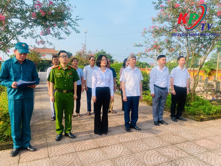 Xã Kiều Phú tổ chức các đoàn thăm Viếng các Điểm nghĩa trang liệt sỹ và Đài tưởng niệm trên địa bàn xã nhân kỷ niệm 80 năm Cách mạng tháng Tám thành công và Quốc khánh 2/9- Ảnh 5.