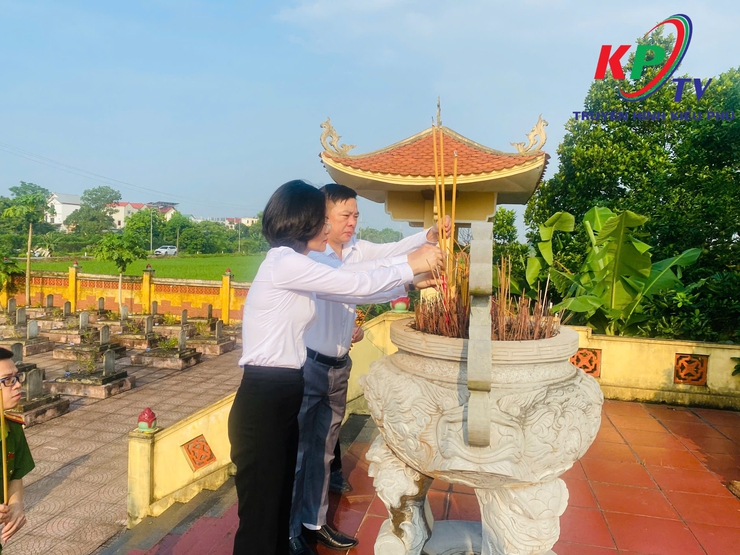 Xã Kiều Phú tổ chức các đoàn thăm Viếng các Điểm nghĩa trang liệt sỹ và Đài tưởng niệm trên địa bàn xã nhân kỷ niệm 80 năm Cách mạng tháng Tám thành công và Quốc khánh 2/9- Ảnh 8.