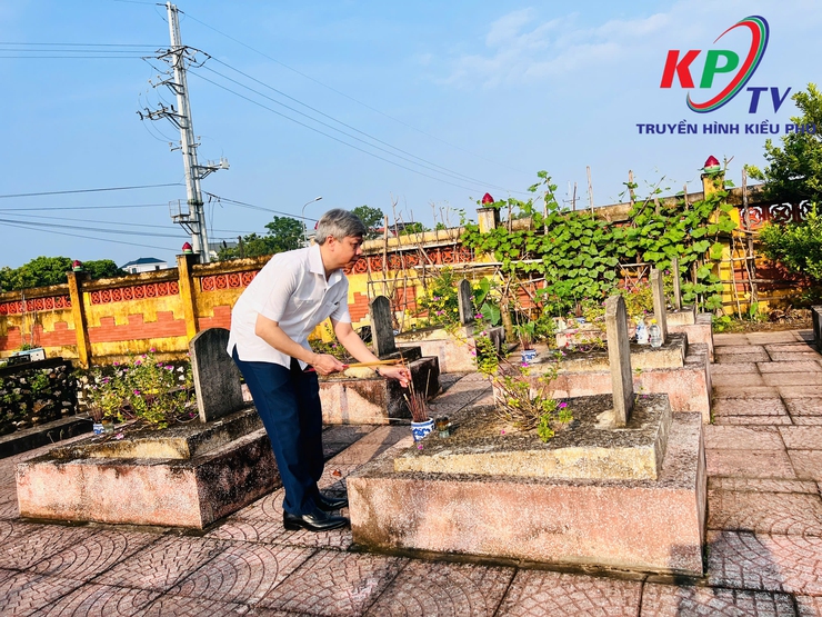 Xã Kiều Phú tổ chức các đoàn thăm Viếng các Điểm nghĩa trang liệt sỹ và Đài tưởng niệm trên địa bàn xã nhân kỷ niệm 80 năm Cách mạng tháng Tám thành công và Quốc khánh 2/9- Ảnh 6.
