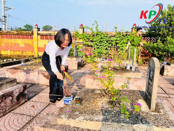 Xã Kiều Phú tổ chức các đoàn thăm Viếng các Điểm nghĩa trang liệt sỹ và Đài tưởng niệm trên địa bàn xã nhân kỷ niệm 80 năm Cách mạng tháng Tám thành công và Quốc khánh 2/9- Ảnh 7.