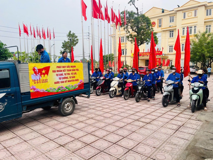 Phòng Văn Hóa - Xã Hội Xã Ngọc Hồi tổ chức tuyên truyền kỷ niệm 80 năm Cách mạng Tháng Tám và Quốc khánh 2-9- Ảnh 1.