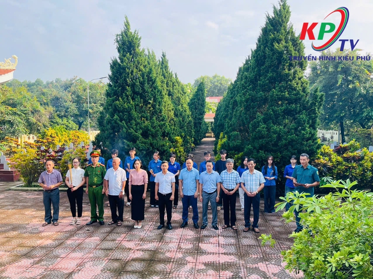 Xã Kiều Phú tổ chức các đoàn thăm Viếng các Điểm nghĩa trang liệt sỹ và Đài tưởng niệm trên địa bàn xã nhân kỷ niệm 80 năm Cách mạng tháng Tám thành công và Quốc khánh 2/9- Ảnh 9.
