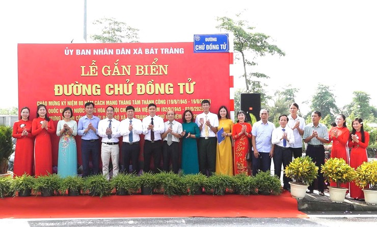 Xã Bát Tràng có thêm 3 tuyến đường mang tên Chử Đồng Tử, Lê Xá, Ngọc Động- Ảnh 1.