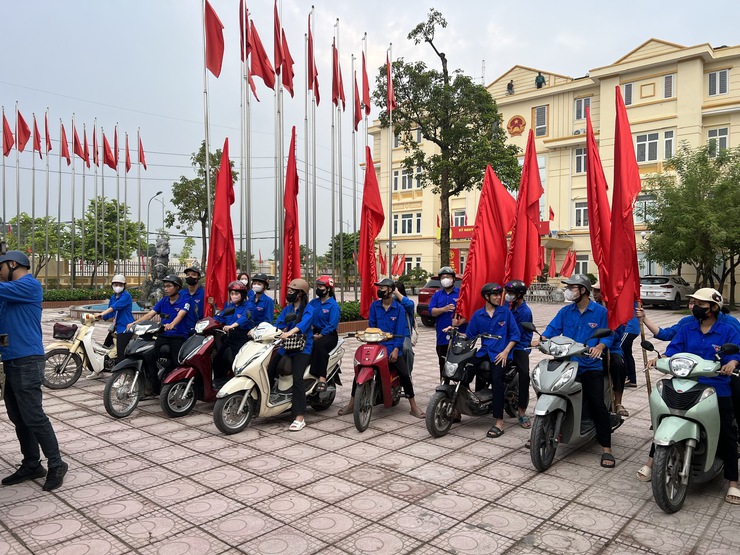 Phòng Văn Hóa - Xã Hội Xã Ngọc Hồi tổ chức tuyên truyền kỷ niệm 80 năm Cách mạng Tháng Tám và Quốc khánh 2-9- Ảnh 2.