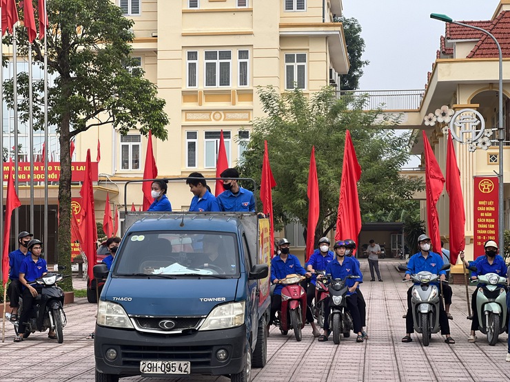 Phòng Văn Hóa - Xã Hội Xã Ngọc Hồi tổ chức tuyên truyền kỷ niệm 80 năm Cách mạng Tháng Tám và Quốc khánh 2-9- Ảnh 3.